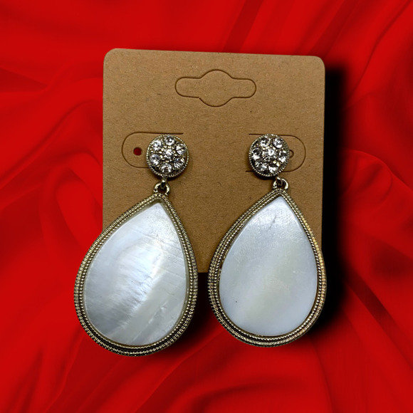 Vintage 1980's Monet Teardrop Dangle Pierced Earrings Faux MOP Couture Runway - Picture 6 of 6